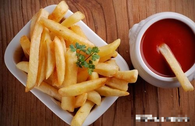 Làm khoai tây chiên chỉ chần khoai thôi chưa đủ, muốn giòn thơm đừng bỏ qua bước này - Ảnh 2. Làm khoai tây chiên chỉ chần khoai thôi chưa đủ, muốn giòn thơm đừng bỏ qua bước này - Ảnh 2.