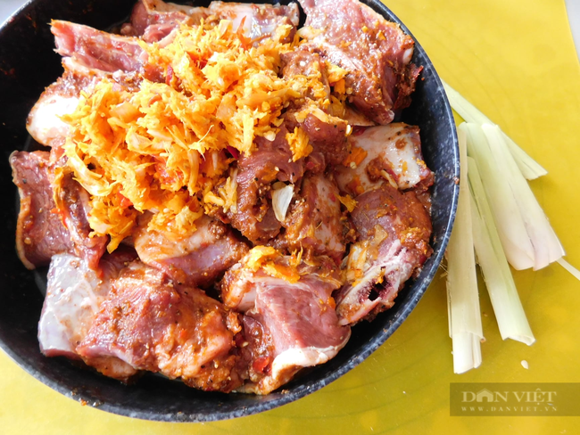 Bò kho ăn kèm bánh mì hoặc hủ tiếu - Ảnh 3.