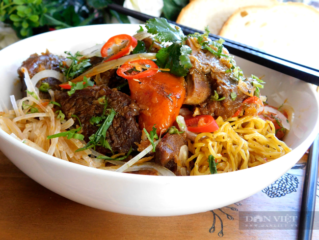 Bò kho ăn kèm bánh mì hoặc hủ tiếu - Ảnh 7.
