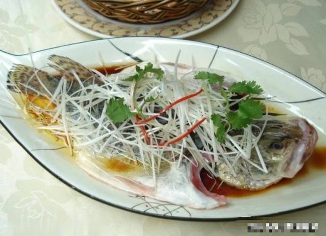 Hấp cá kiêng kỵ nhất gia vị này, 90% mọi người thích cho vào, chả trách cá tanh và không mềm - Ảnh 1. Hấp cá kiêng kỵ nhất gia vị này, 90% mọi người thích cho vào, chả trách cá tanh và không mềm - Ảnh 1.