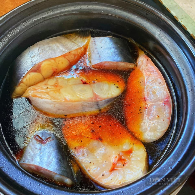 Muốn cá kho tộ ngon đừng quên bước này - Ảnh 2. Muốn cá kho tộ ngon đừng quên bước này - Ảnh 2.