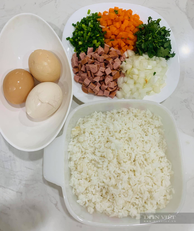 Cơm chiên thập cẩm làm theo cách này đảm bảo mềm tơi, vàng ươm - Ảnh 1. Cơm chiên thập cẩm làm theo cách này đảm bảo mềm tơi, vàng ươm - Ảnh 1.