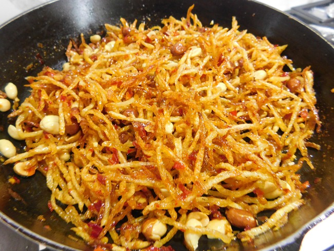 Biến tấu món khoai tây ngào mắm cho ngày gió lạnh - Ảnh 8.