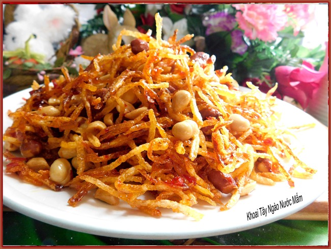 Biến tấu món khoai tây ngào mắm cho ngày gió lạnh - Ảnh 1.