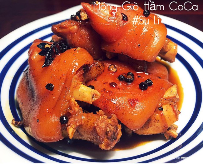 Chân giò hầm coca - món ăn chiều lòng người thưởng thức - Ảnh 1. Chân giò hầm coca - món ăn chiều lòng người thưởng thức - Ảnh 1.