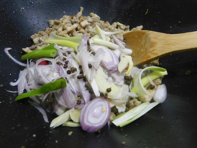 Món Tôm thịt kho quẹt chấm rau củ - Ảnh 4.