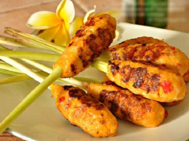 Cách làm thịt lợn bọc sả chiên vàng thơm không cưỡng nổi