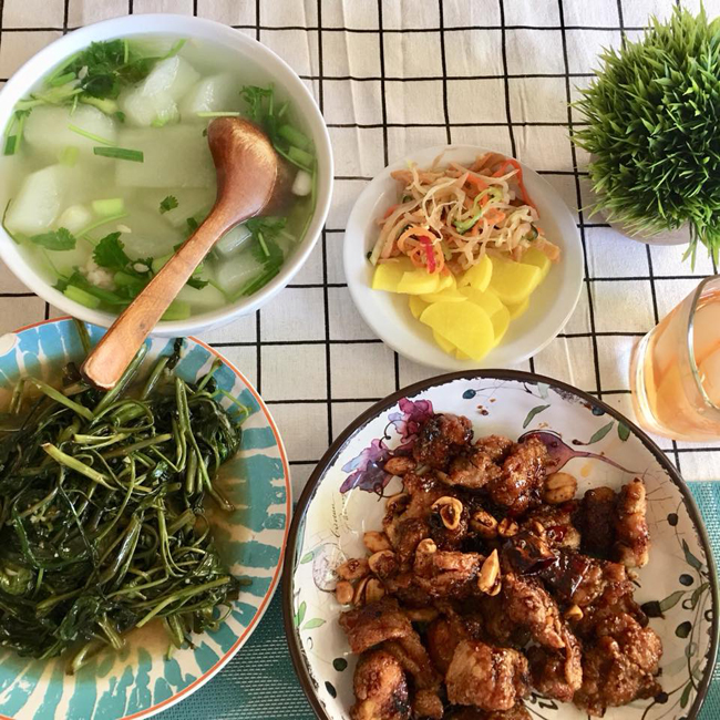 me viet xa xu khoe mam com toan mon viet ngon khong cuong noi hinh anh 3