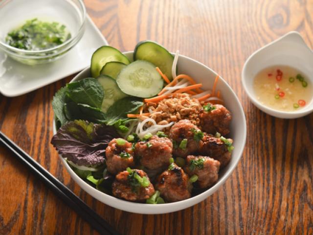 Công thức làm bún nem nướng cho bữa sáng chuẩn không cần chỉnh