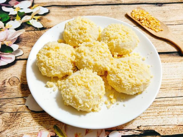 Tuyệt chiêu làm bánh dầy đậu xanh dẻo mềm, trắng ngần cho bữa sáng
