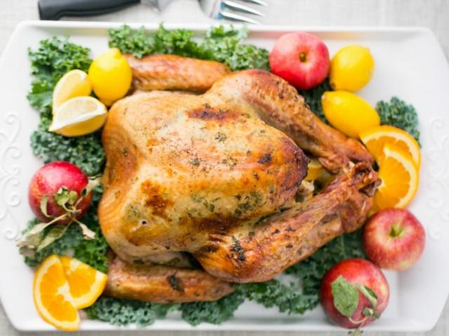 Bí quyết nướng gà tây vàng ruộm, căng bóng đón Giáng sinh