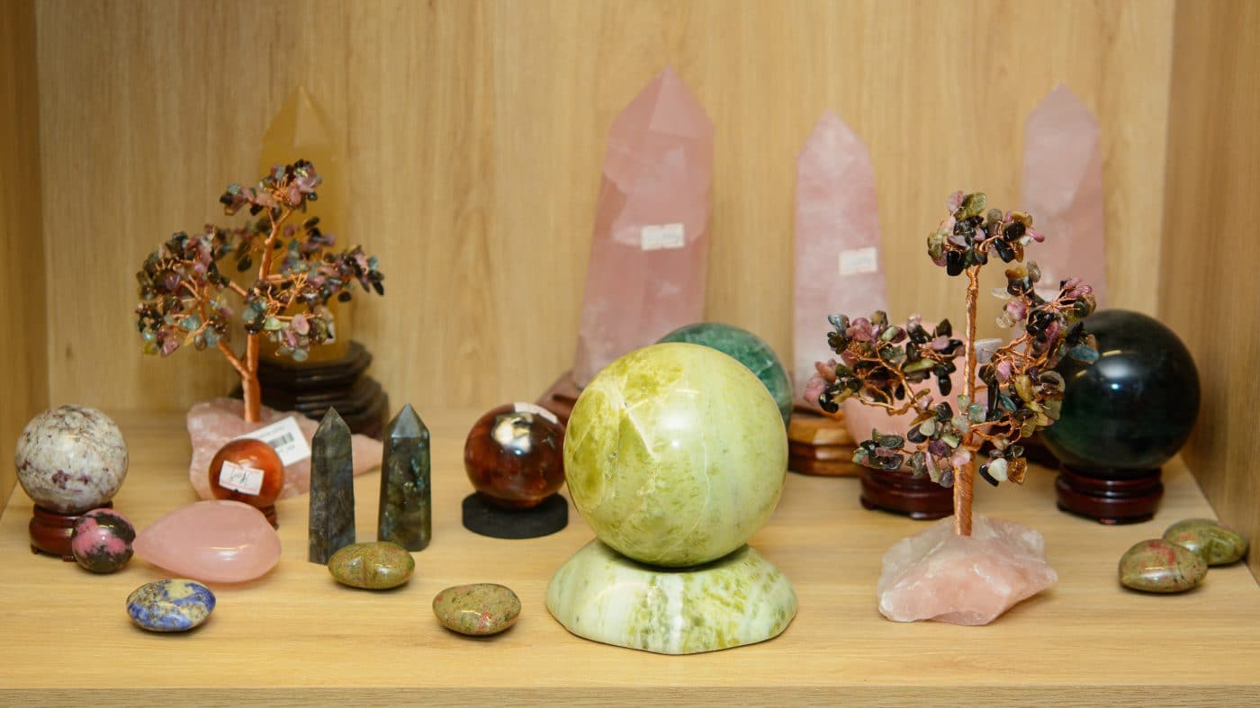 Mách bạn cách đặt quả cầu đá phong thủy đúng cách
