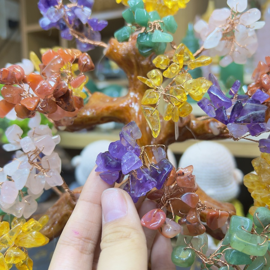 cây tài lộc đá thạch anh đa sắc thu hút tài lộc